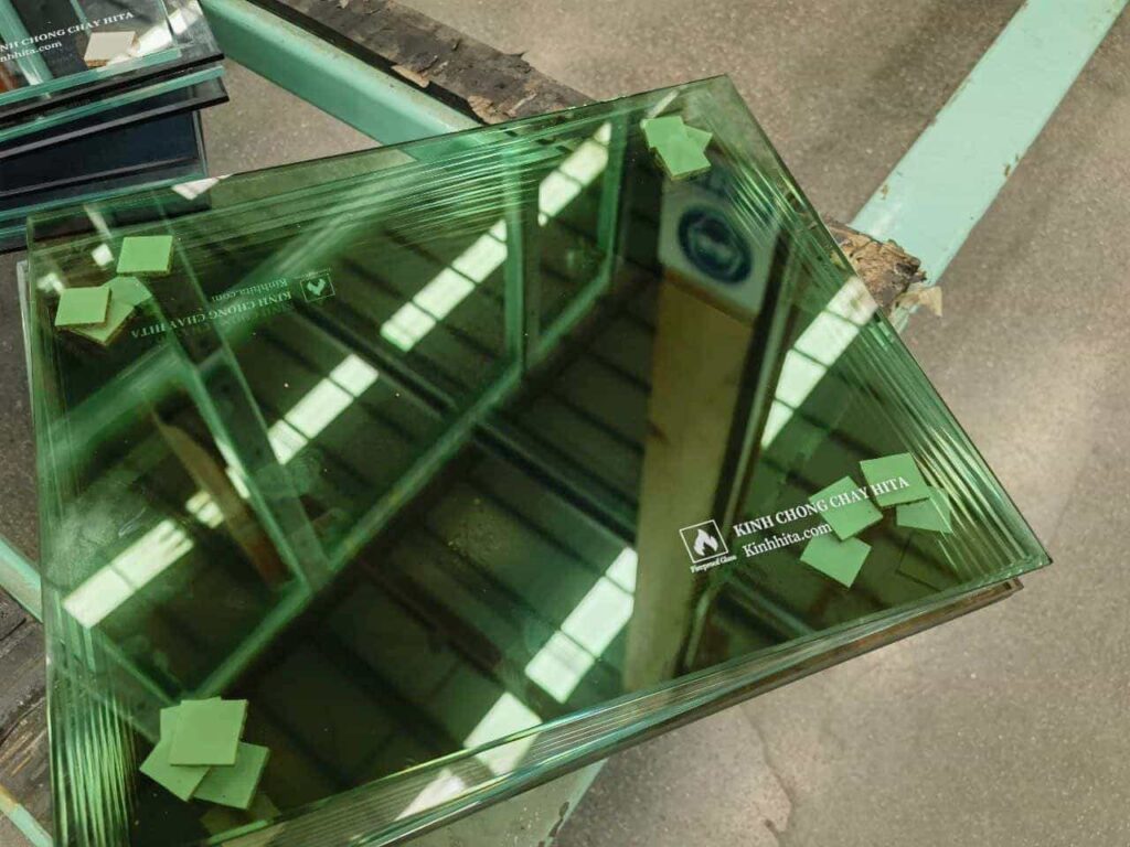 Kính chống cháy E120 phút