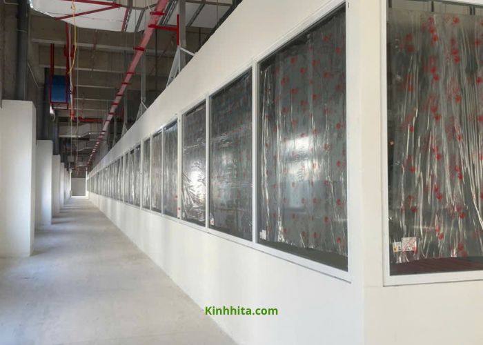 vách kính chống cháy ei15 phút