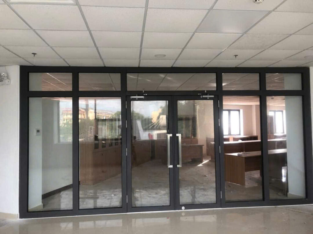 Cua kinh chong chay ei60