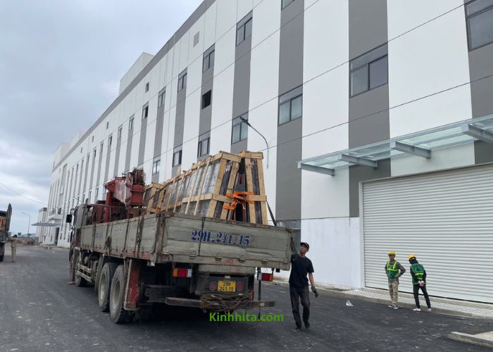 Vách kính chống cháy cho nhà xưởng
